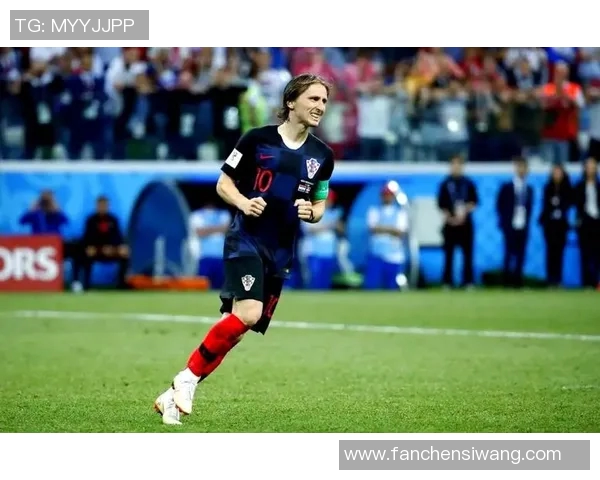 现役22号足球明星的传奇之路与场上精彩瞬间回顾 现役22号足球明星的传奇之路与场上精彩瞬间回顾